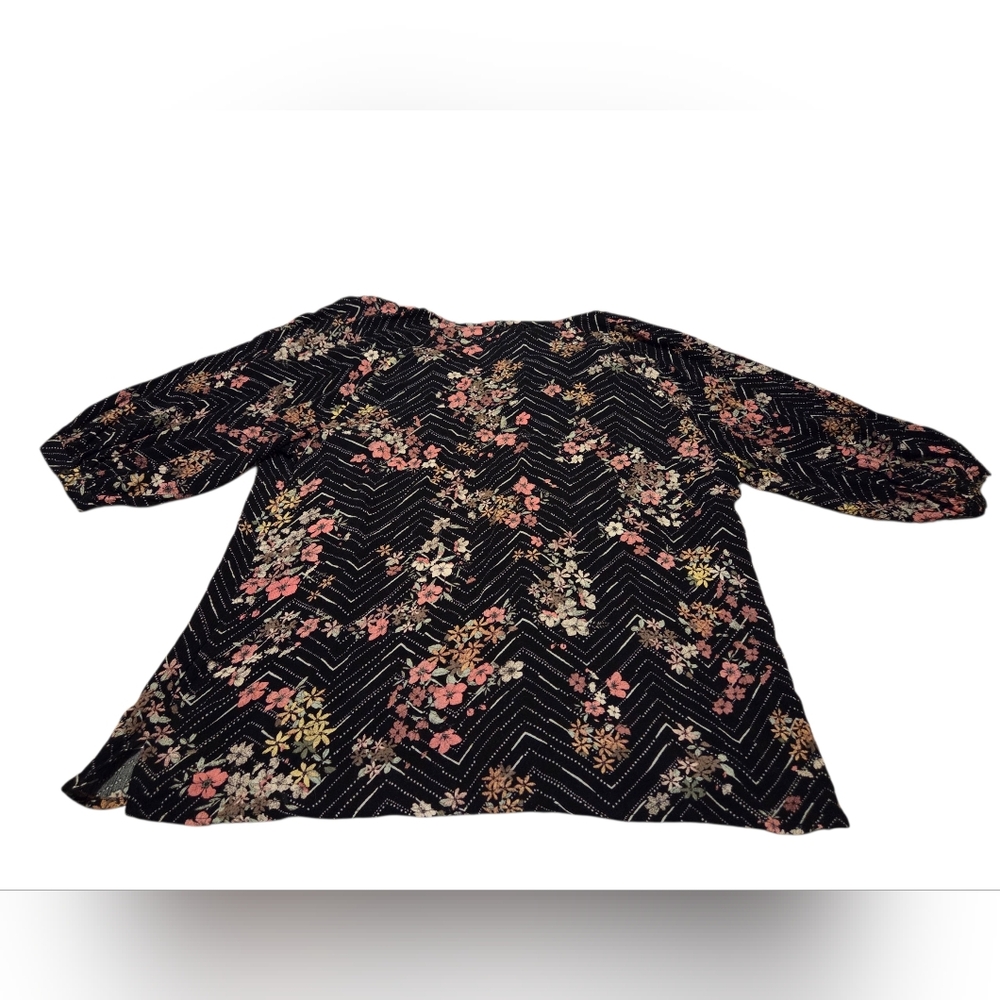 Women’s Maurices XXL Atwood 3/4 Sleeve Black Floral Print V Neck Shirt - Picture 6 of 6